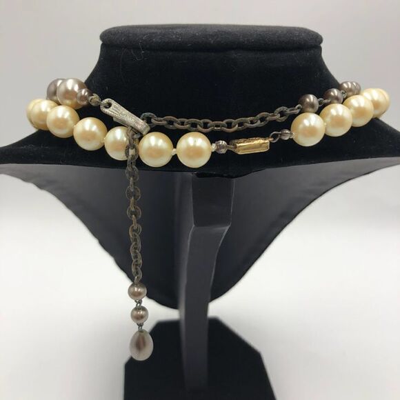 Vintage MCM Lot of 2 Faux Pearl Necklaces Pearl White and Grayish/Beige Japan - Picture 5 of 10